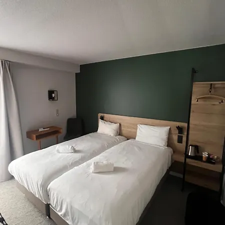 Sure By Western Est Hotel