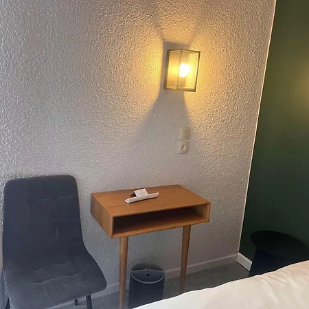 Sure By Western Est Hotel