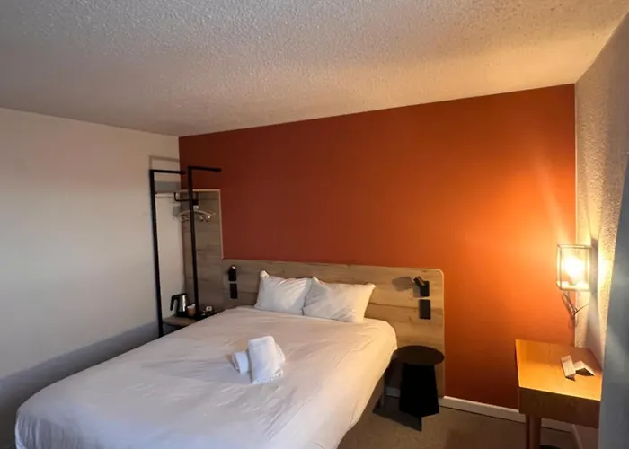 Sure By Western Nimes Est 3* Marguerittes