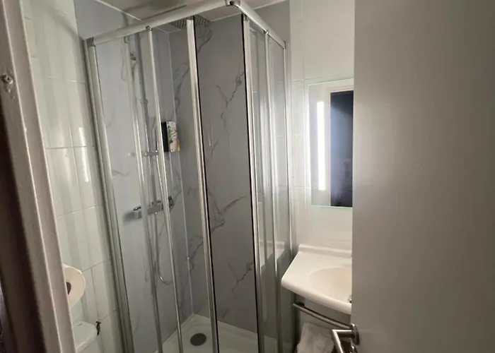 Sure By Western Nimes Est Hotel