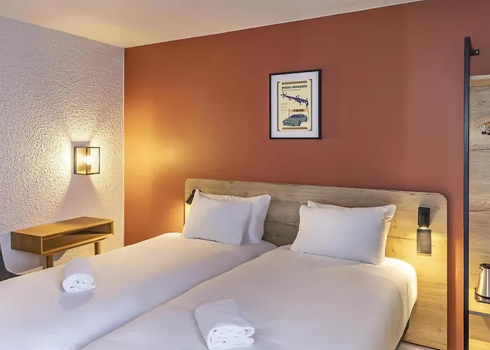 Sure By Western Nimes Est 3* Marguerittes