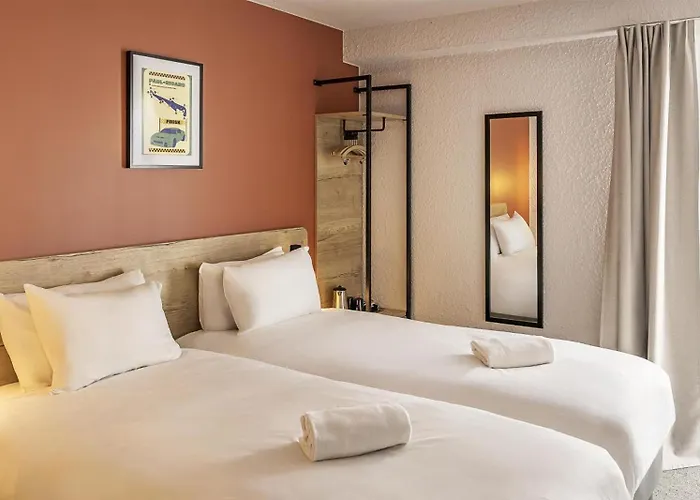 Sure By Western Nimes Est 3*