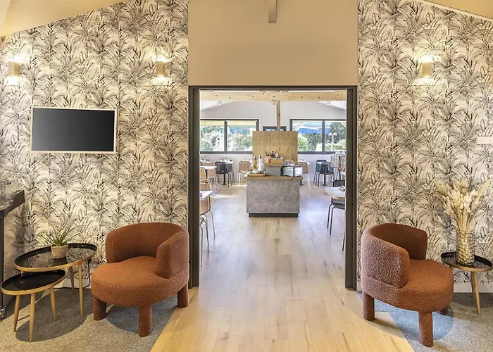 Sure By Western Nimes Est 3* Marguerittes